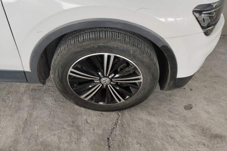 Used Volkswagen Tiguan L 2018 380TSI Automatic All-Wheel Drive Luxury Edition Right Front Wheel Hub