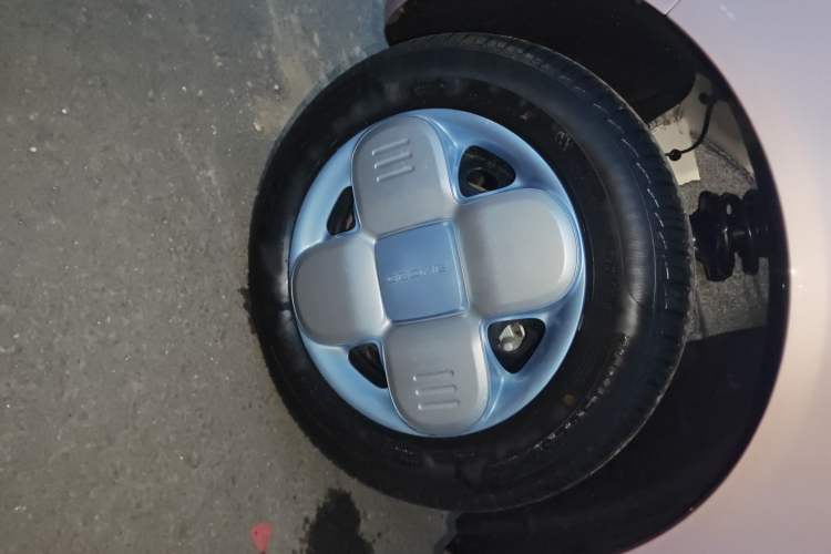 Used Geely Galaxy Panda 2024 Panda Mini 200km Endurance Bear Left Front Wheel Hub