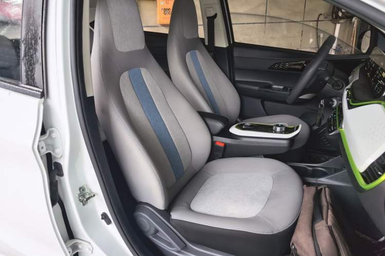 Used CHANGAN OSHAN Benni E-Star 2020 Heart Edition Lithium Iron Phosphate (31.95 kWh) Right Front Seat