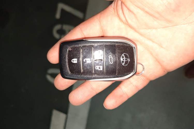 Used Toyota Vellfire 2021 Crown Dual-Engine 2.5L HV Prestige Edition Vehicle Key