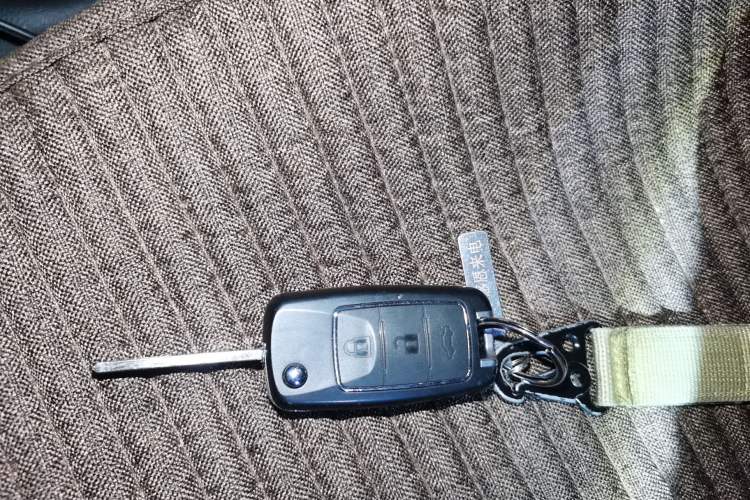 Used FORTHING Lingzhi 2024 M5L 1.5T Manual Comfort 7-Seater Vehicle Key