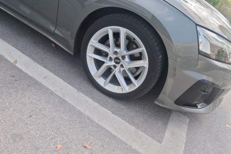 Used Audi A5 2023 Sportback 40 TFSI Fashionable and Dynamic Model Right Front Wheel Hub