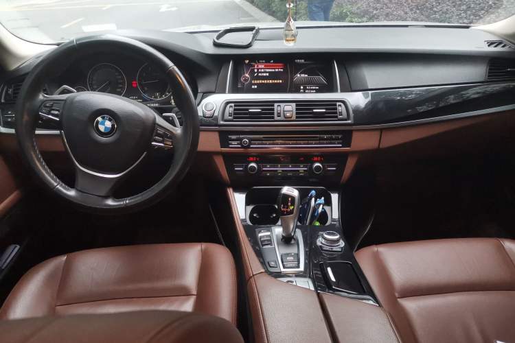 Used BMW 5 Series 2014 520i Elegant Edition

