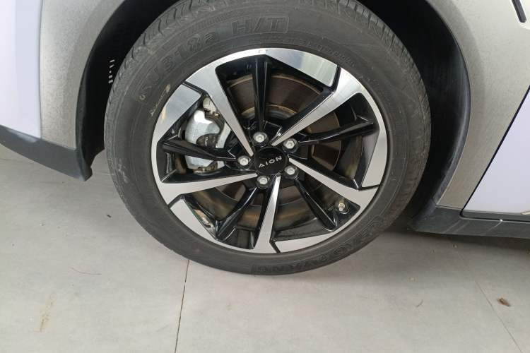 Used AION Y 2022 Plus 70 Smart Edition Left Front Wheel Hub