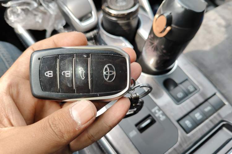 Used Toyota Crown Kluger 2024 2.5L HEV Two-Wheel Drive Luxury Edition Vehicle Key