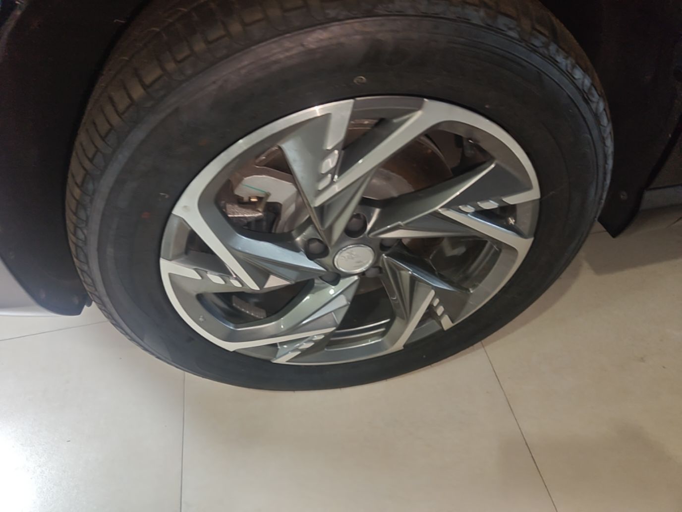 Hongqi HS3 PHEV 2025 Model 117km Jingwei Edition — снимка 10