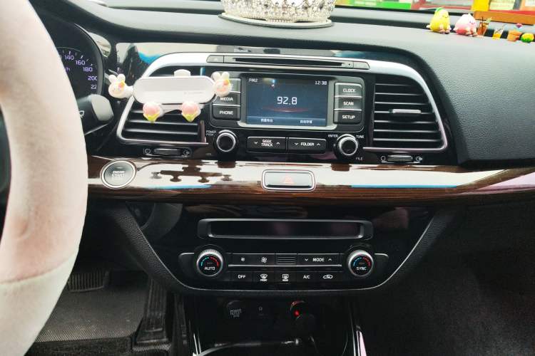 Used Kia K4 2017 1.6T Automatic T-DLX Turbo Audio And AC Panel