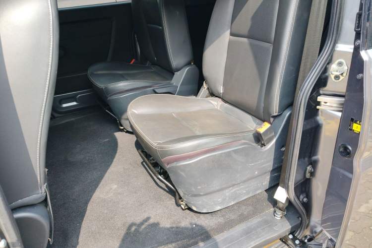 Used Jinbei Gold Hiace 2021 2.0L Passenger Van Travel Lion 7-Seater Left Rear Seat