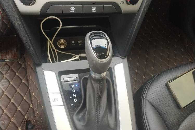 Used Hyundai Elantra (6th Generation / Lingdong) 2016 1.6L Automatic ZhiXuan – Elite Version Gear Lever