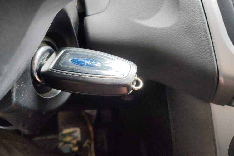 Used Ford Focus 2012 Sedan 1.6L Manual Fashion Edition
