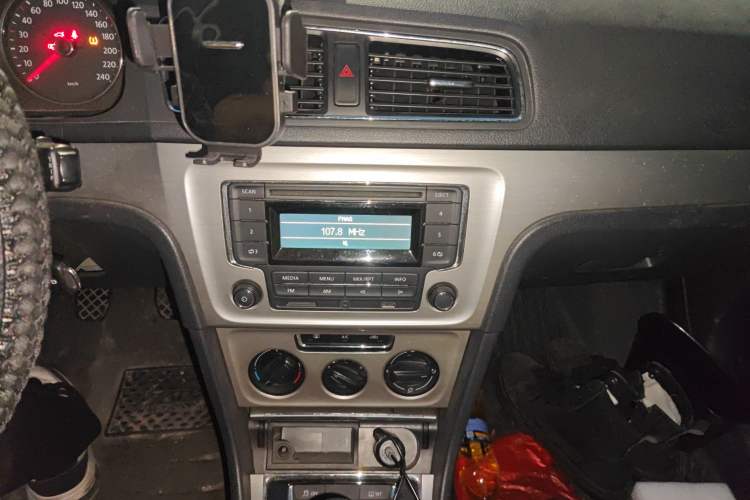 Used Volkswagen Lavida 2013 Restyled Classic 1.6L Manual Comfort Edition
