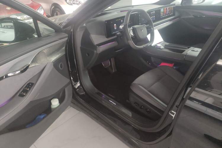 Used VOYAH PASSION 2024 PHEV Four-Wheel Drive Ultra-Long Range Flagship Model
