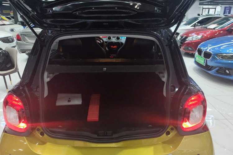 Used smart forfour 2016 1.0L 52 kW Dynamic Edition