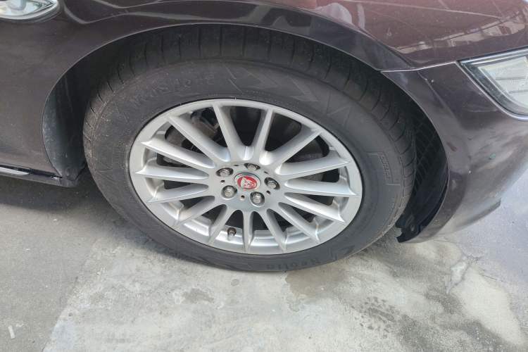 Used Jaguar XFL 2017 XFL 2.0T 200PS Windflower Edition Right Front Wheel Hub