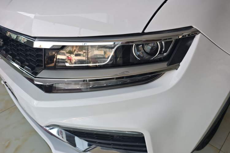 Used Zotye Domy X7 2017 1.8T Manual Luxury Model Left Front Headlight