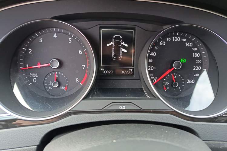 Used Volkswagen Magotan 2017 380TSI DSG Luxury Model Odometer Close Up