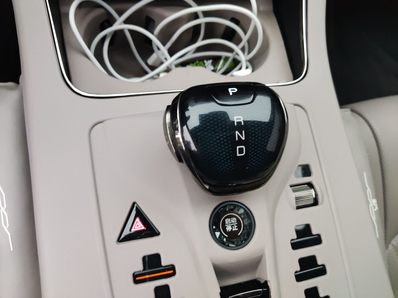 BYD Han 2024 EV Glory Edition 506KM Front-Wheel-Drive Premium Model — снимка 14