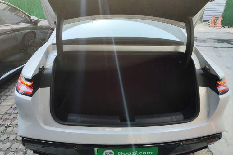 Used Geely Galaxy E8 2024 550 km Range Rear-Wheel-Drive PRO Trunk