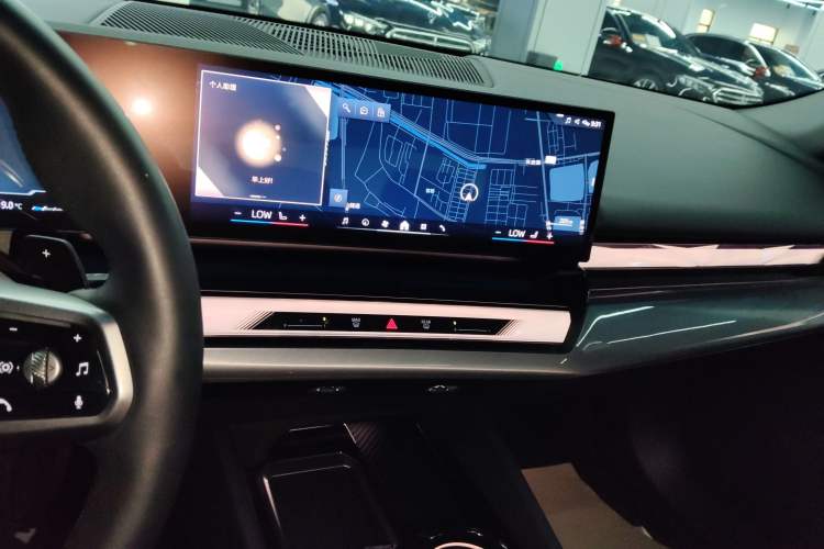 Used BMW 5 Series 2024 530Li Leading Model M Sport Package Audio And AC Panel