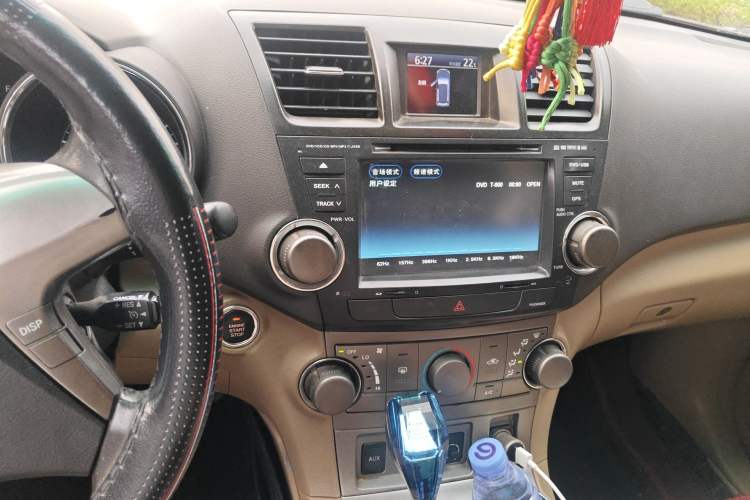 Used Toyota Highlander 2011 2.7L Two-Wheel Drive 5-Seater Sport Edition Audio And AC Panel