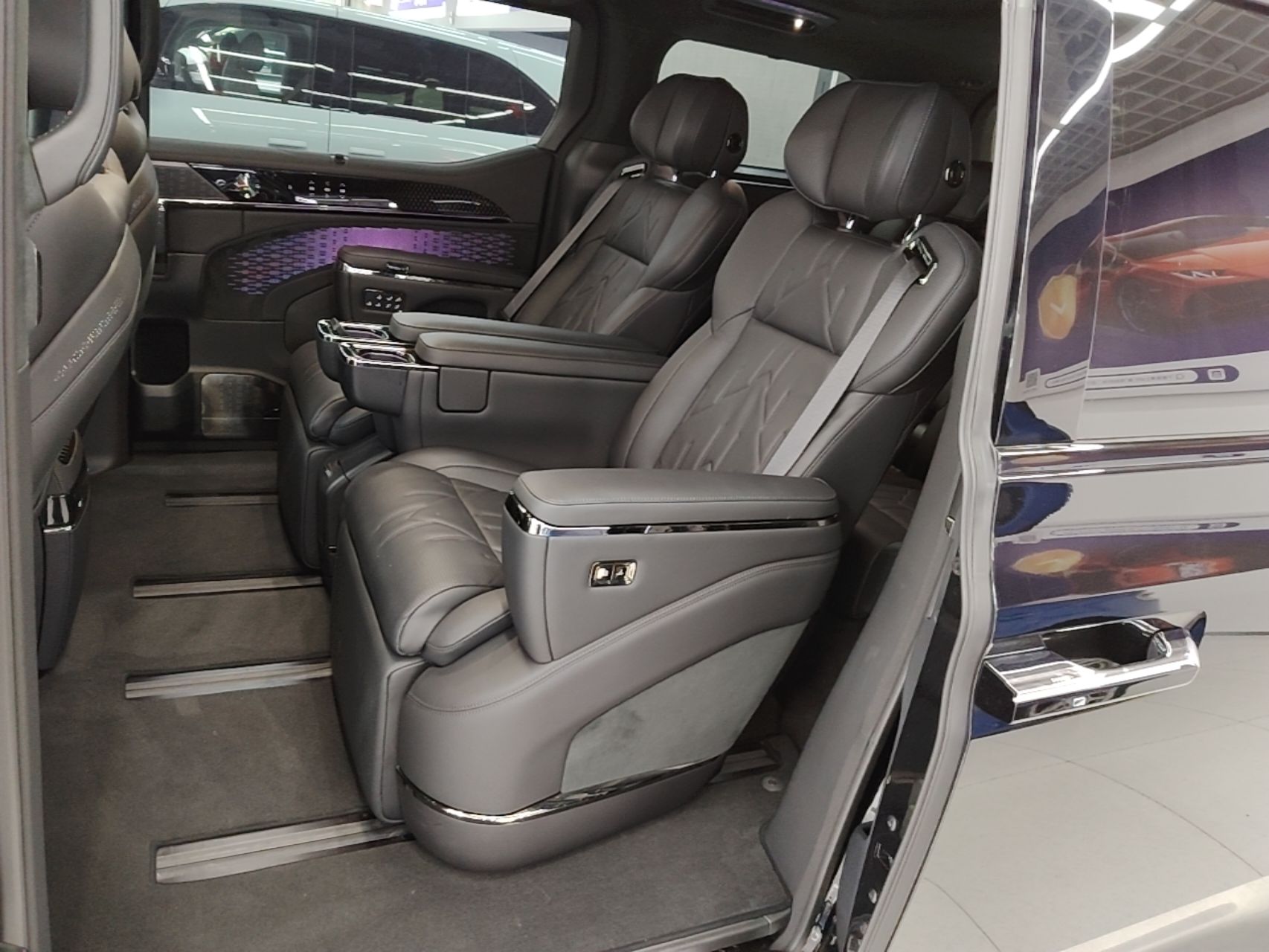 Zeekr 009 2024 Six-Seat Executive Version 4WD 108 kWh — снимка 20