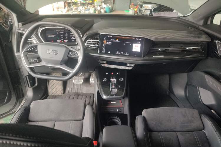 Used Audi Q4 e-tron 2022 40 e-tron Boundary Edition Interior 2