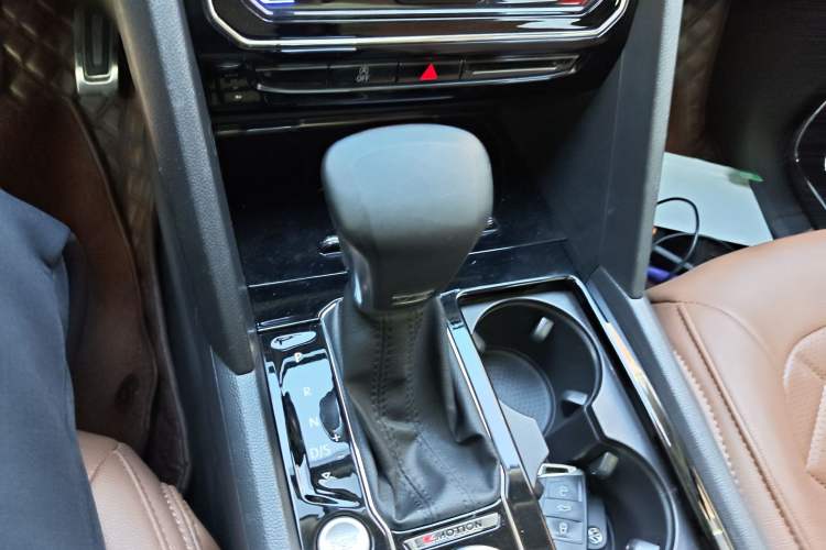 Used Volkswagen Teramont X 2019 530 V6 Four-Wheel Drive Prestige Luxury Edition Gear Lever