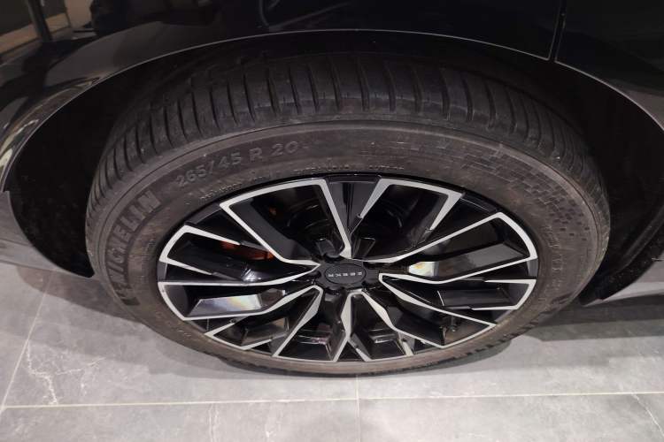 Used Zeekr 7X 2025 100 kWh Long-Range Rear-Wheel Drive with Intelligent Driving Features Right Rear Wheel Hub