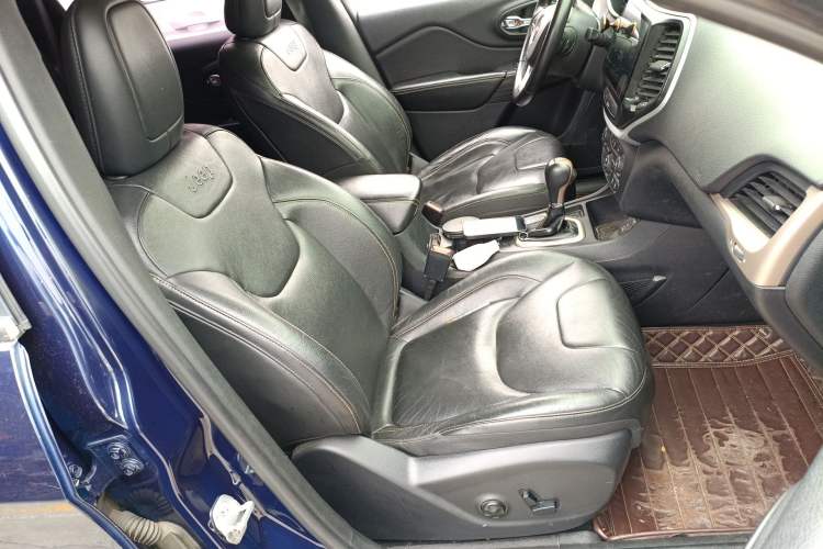 Used Jeep Cherokee 2017 2.4L Leading Edition
