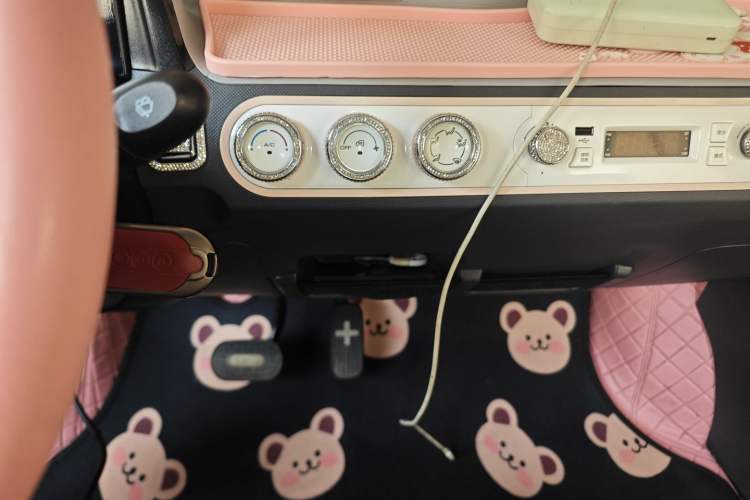 Used Wuling Hongguang MINIEV 2022 Macaron Premium Model – Lithium Iron Phosphate Audio And AC Panel