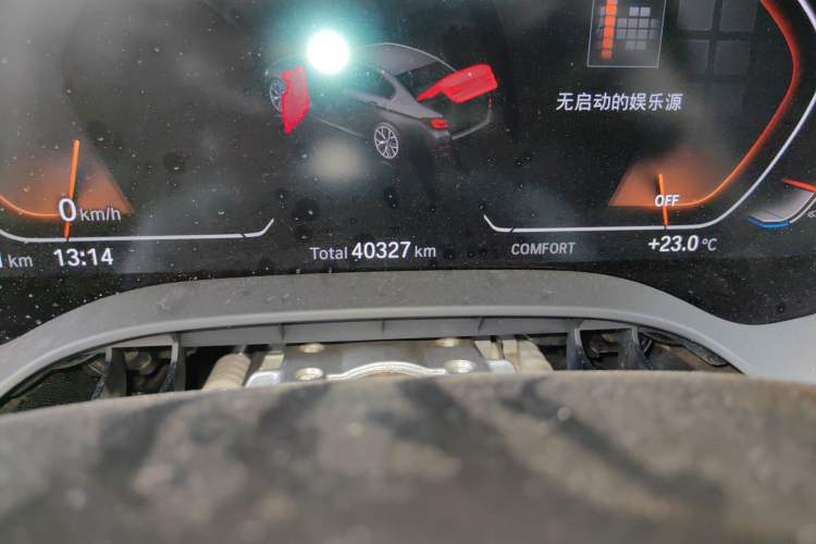 Used BMW 5 Series 2022 Second Facelift 530Li Luxury Version M Sport Package Odometer Close Up