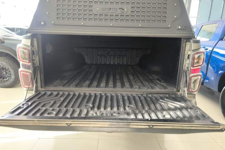 Used Isuzu D-MAX 2023 1.9T Automatic All-Wheel Drive V-CROSS Yue Ling Trim
