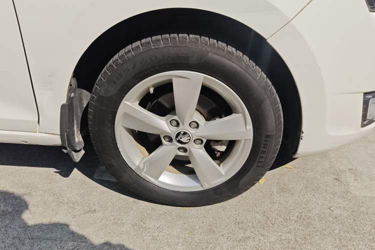 Used Skoda Rapid Spaceback 2016 Revised 1.6L Automatic Chuanxing Version