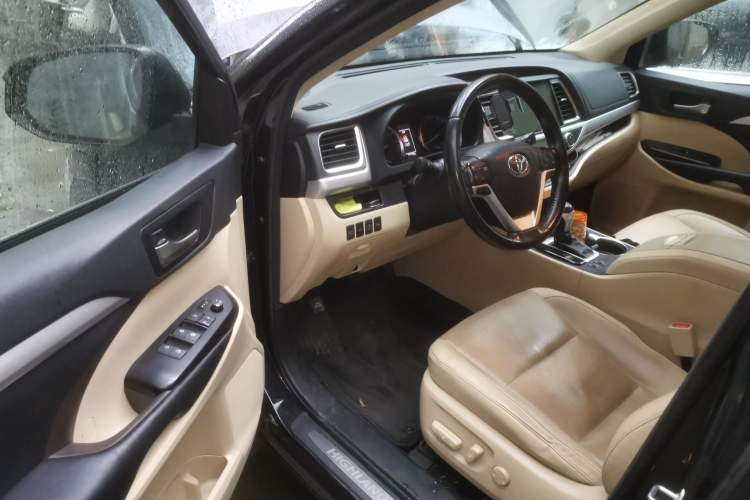 Used Toyota Highlander 2018 2.0T Four-Wheel Drive Prestige Version 7 Seats China VI Standard Driver Seat