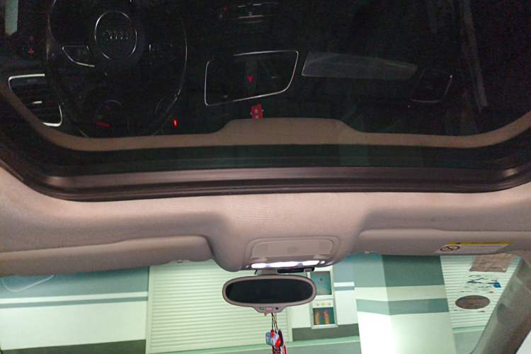 Used Audi Q3 2015 35 TFSI Comfort Model Headliner