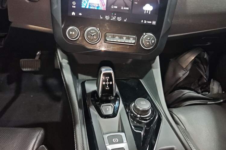 Used Lynk & Co 03 2021 1.5TD DCT Jing Champion Edition Gear Lever