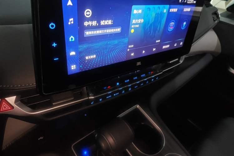 Used Toyota Granvia 2022 2.5L Hybrid Flagship Edition Audio And AC Panel