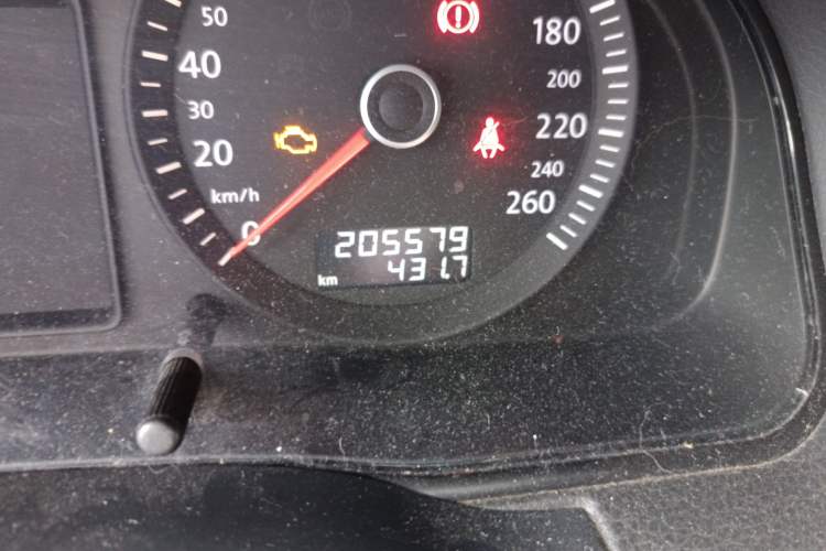 Used Volkswagen Passat 2009 1.8T Manual Luxury Model Odometer Close Up