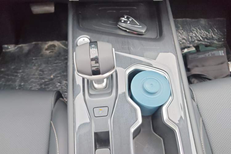 Used CHANGAN CS75 2026 Model PRO 1.5T DCT Prestige 7-Seater Gear Lever