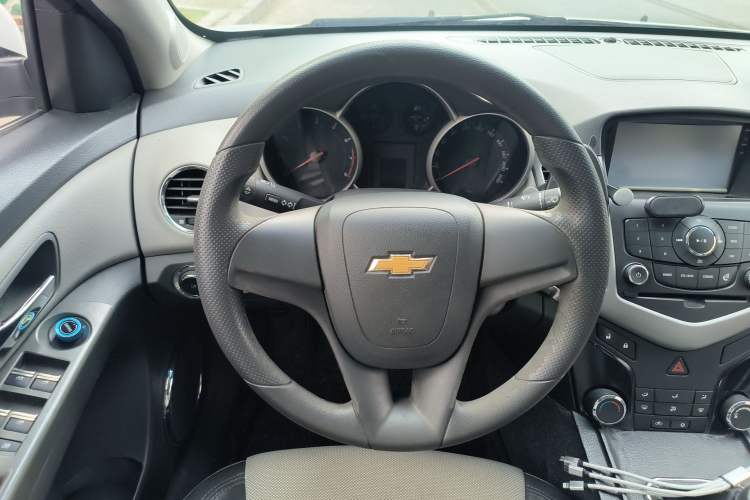 Used Chevrolet Cruze 2013 1.6L SL Sunroof Edition MT Steering Wheel