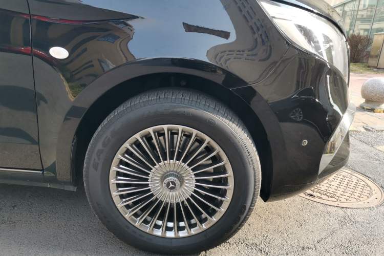 Used Mercedes-Benz Vito 2021 2.0T Elite Version 7 Seats Right Front Wheel Hub