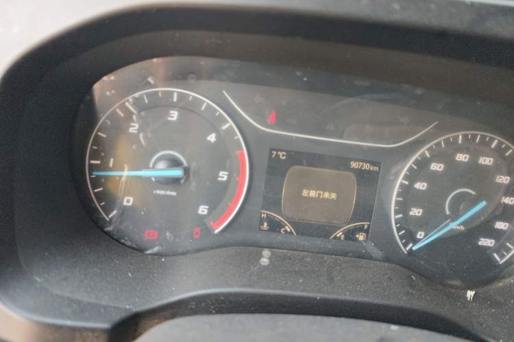 Used JMC Fushun 2022 2.0T Manual Multi-Function Passenger Vehicle Short Wheelbase Mid-Height Roof 6-Seater Odometer Close Up