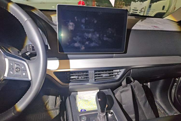 Used BYD Tang 2018 2.0T Automatic SmartConnect Prestige 7-Seater China V Standard