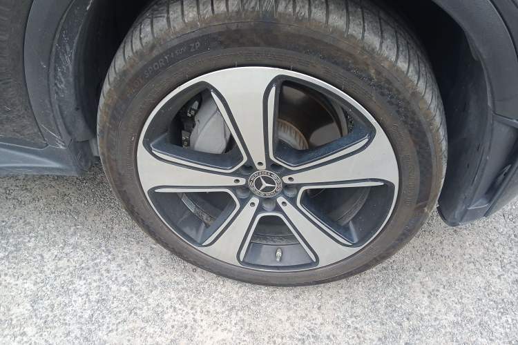 Used Mercedes-Benz GLC 2021 GLC 300 L 4MATIC Luxury Model Right Front Wheel Hub