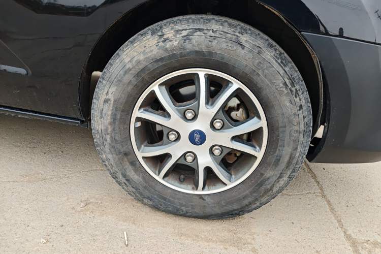 Used Ford Transit 2023 2.0T Diesel Automatic Multi-Purpose Commercial Vehicle Mid-Frame Mid-Roof 5/6 Seats Right Front Wheel Hub