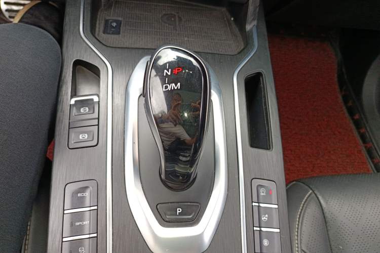 Used Wey VV6 2018 2.0T Two-Wheel-Drive Ultra-Luxury Version China V Standard