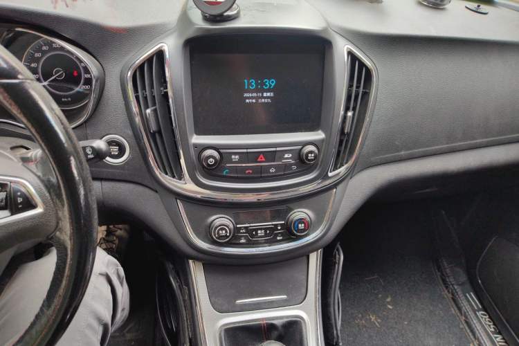 Used Baojun 560 2015 1.8L manual luxury version
