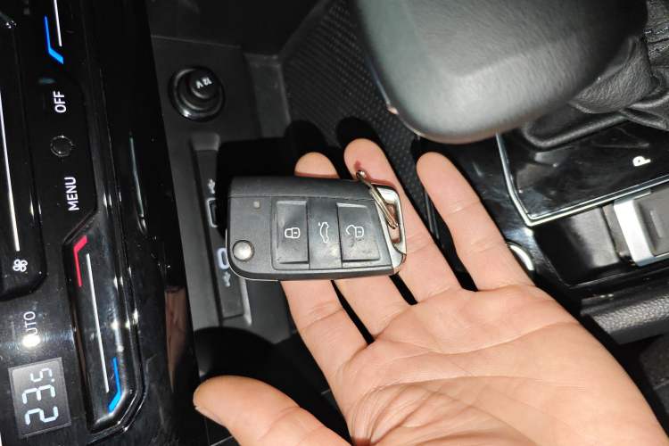 Used Volkswagen Tiguan L 2023 330TSI Automatic Two-Wheel Drive Smart Edition
