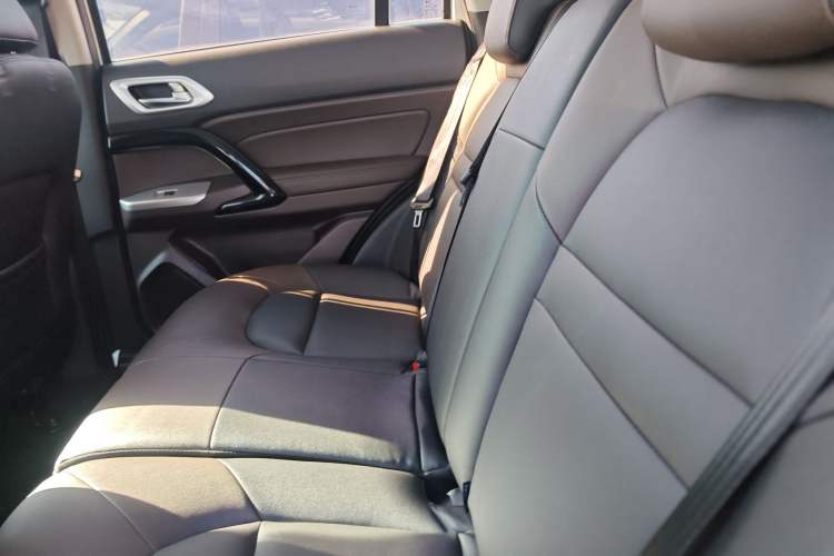 Used GAC Trumpchi GS4 2017 200T G-DCT Two-Wheel Drive Elite Edition Left Rear Seat