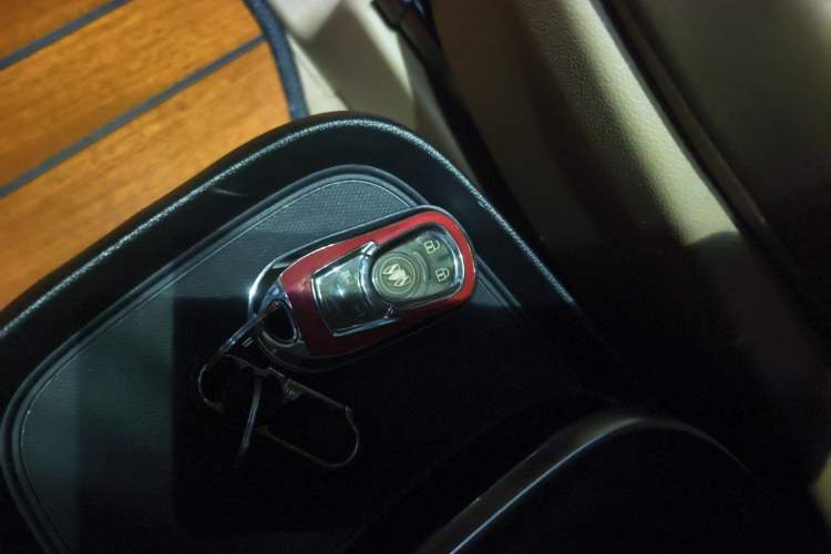 Used Buick GL8 2021 ES Landtrek 653T Smart Luxury Model Vehicle Key